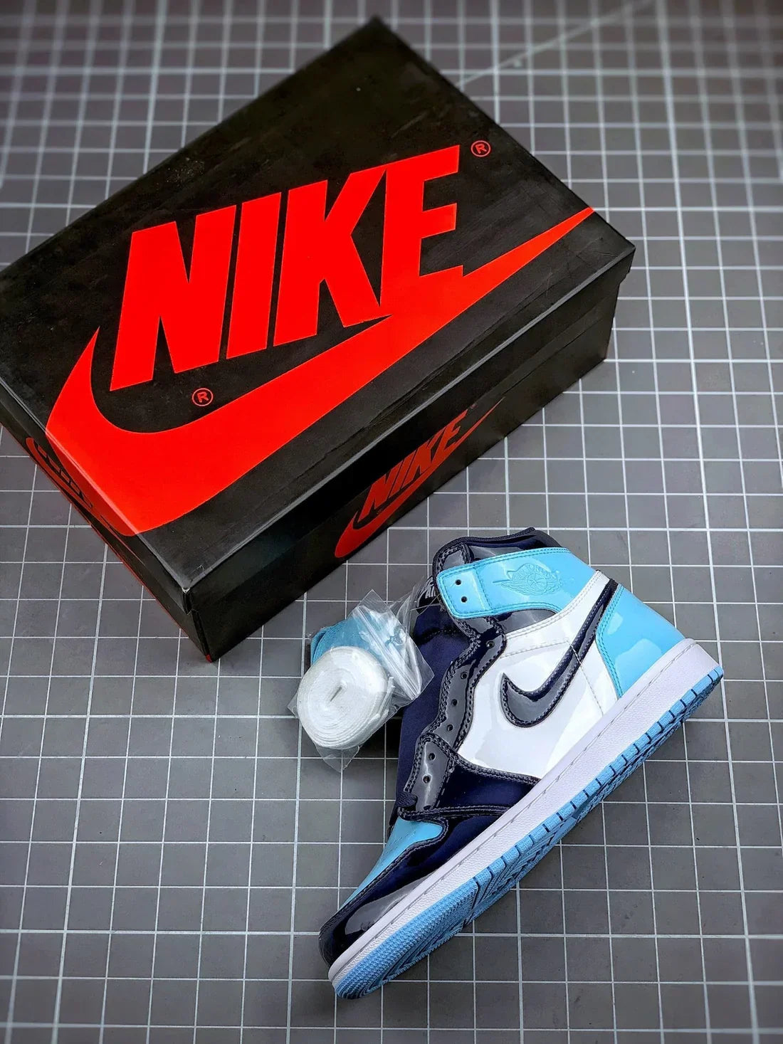(AIR JORDAN 1 HIGH