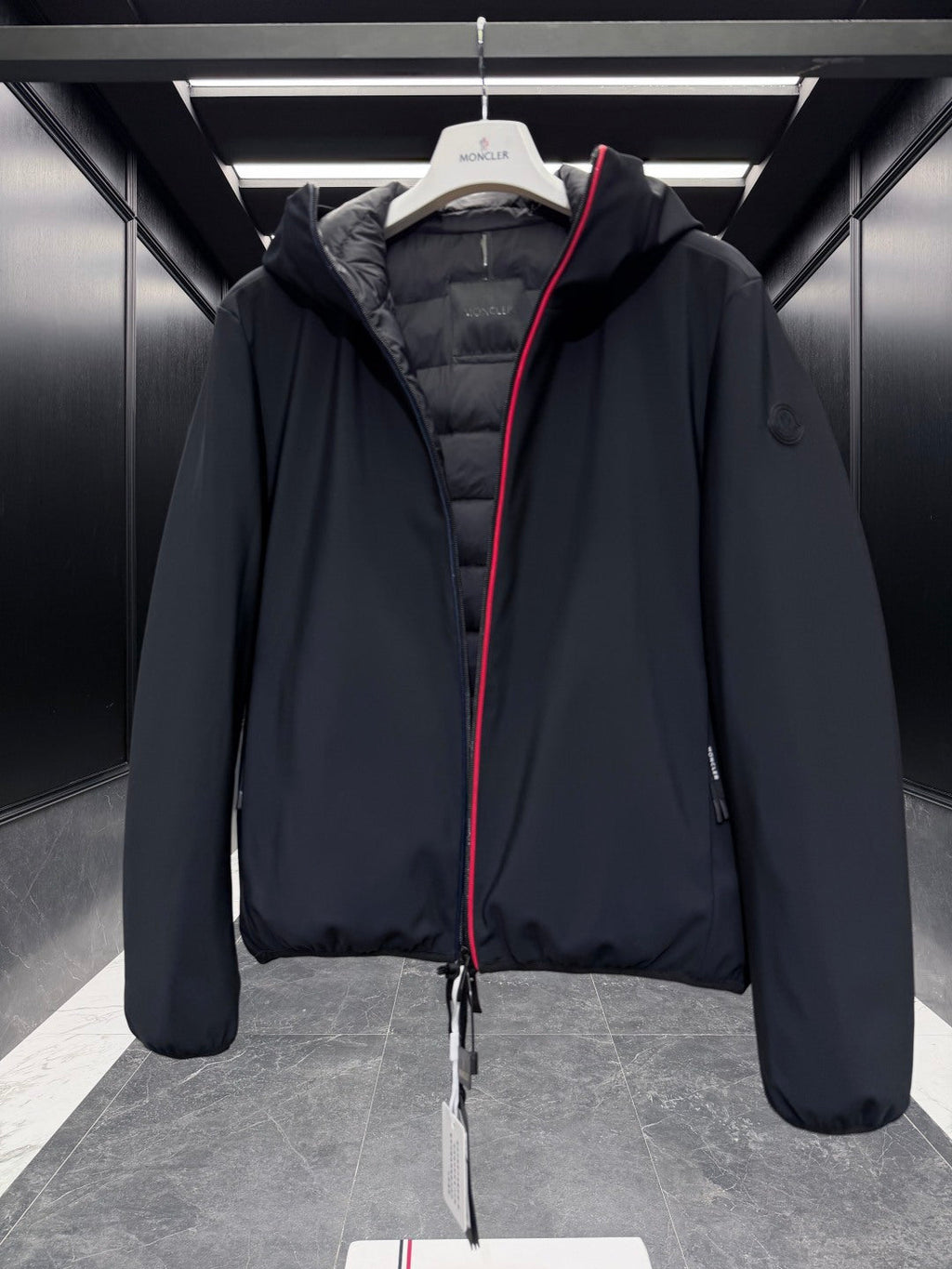 GIACCA ANTIVENTO MONCLER